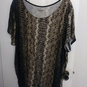 **Price drop** Neutral hi lo snakeprint top